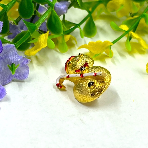 Gerry’s Signed Vintage Snowman and Candy-cane Brooch - Picture 2 of 7